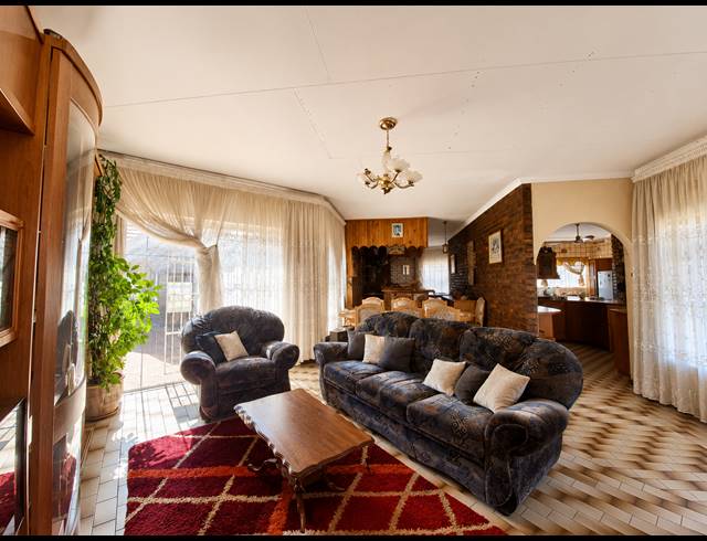 5 BEDROOM HOUSE FOR SALE IN DE DEUR